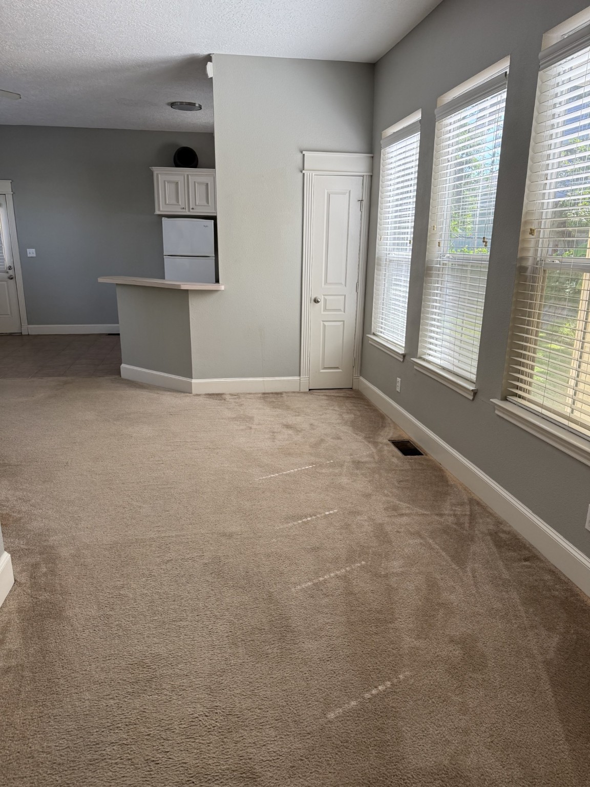 1519 Avenue M, Unit DOWN Galveston, TX 77550 - Photo 6 of 9 an empty room with windows