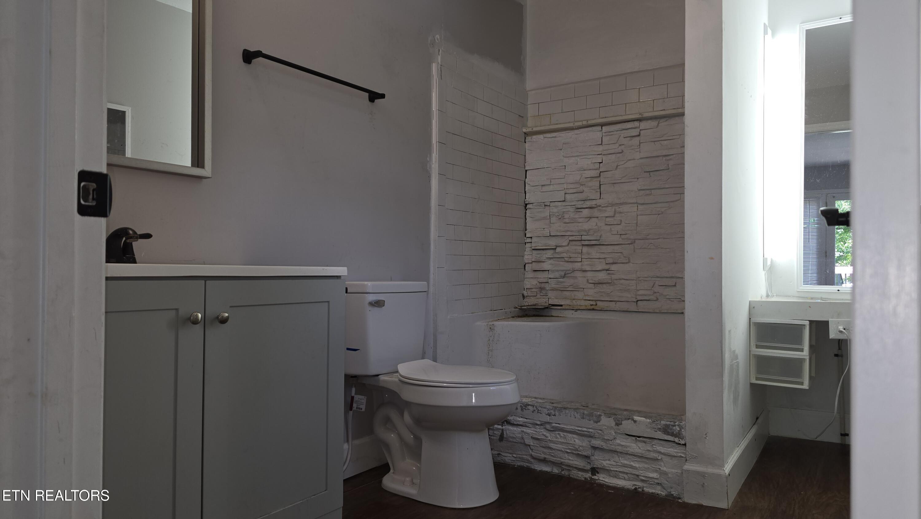 605 Guille Street Athens, TN 37303 - Photo 11 of 34 20250715_130225