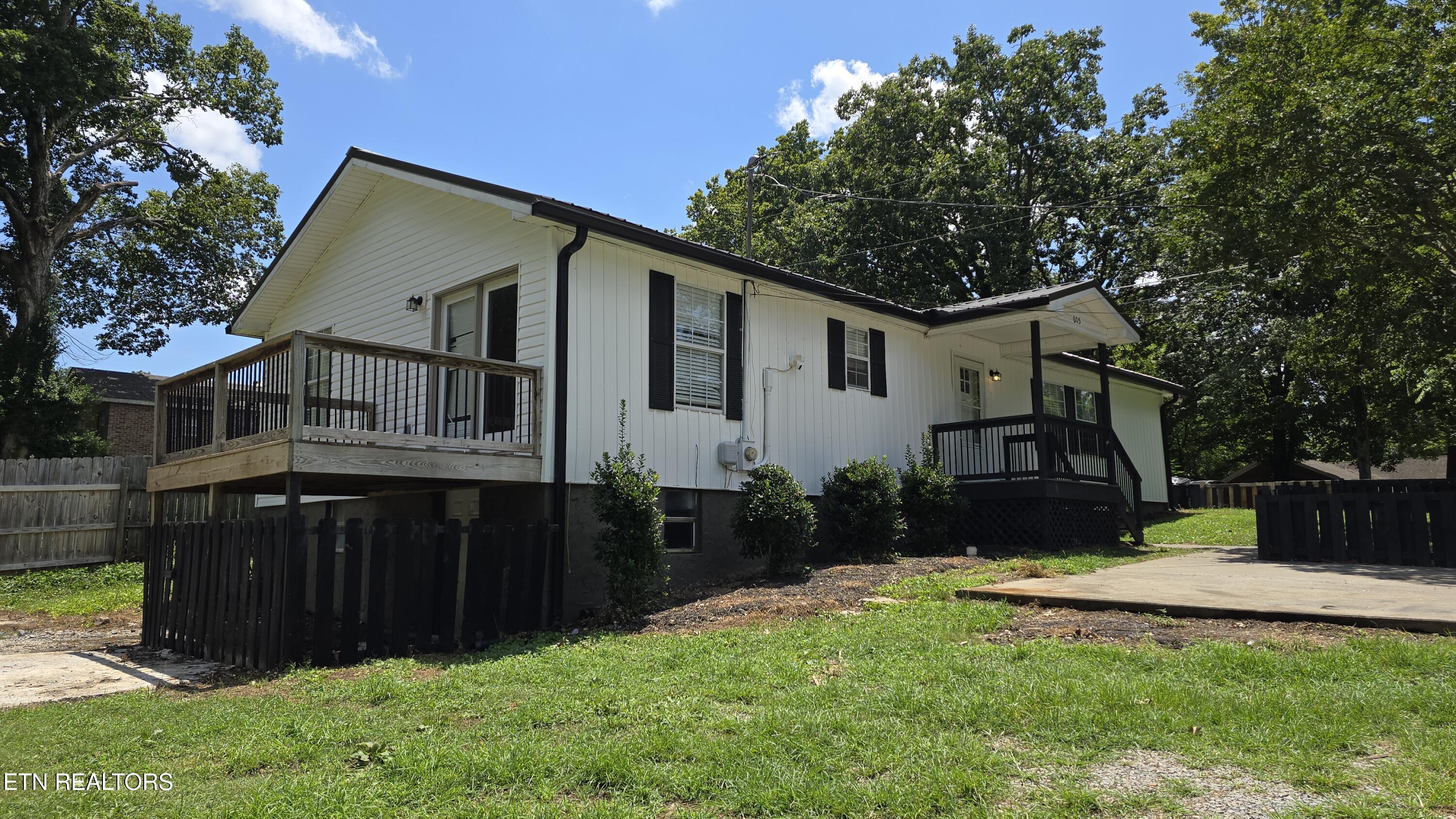 605 Guille Street Athens, TN 37303 - Photo 3 of 34 20250715_130549