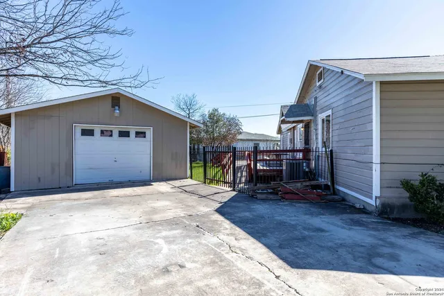 a black and white photo of a floor plan