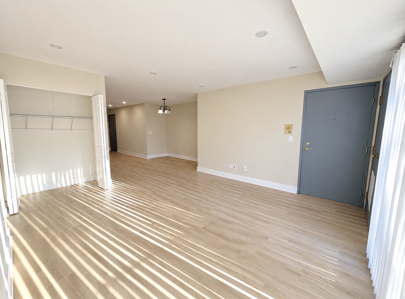 381 Oak Trails Road, Unit 201 Des Plaines, IL 60016 - Photo 11 of 14 Gallery Image 11