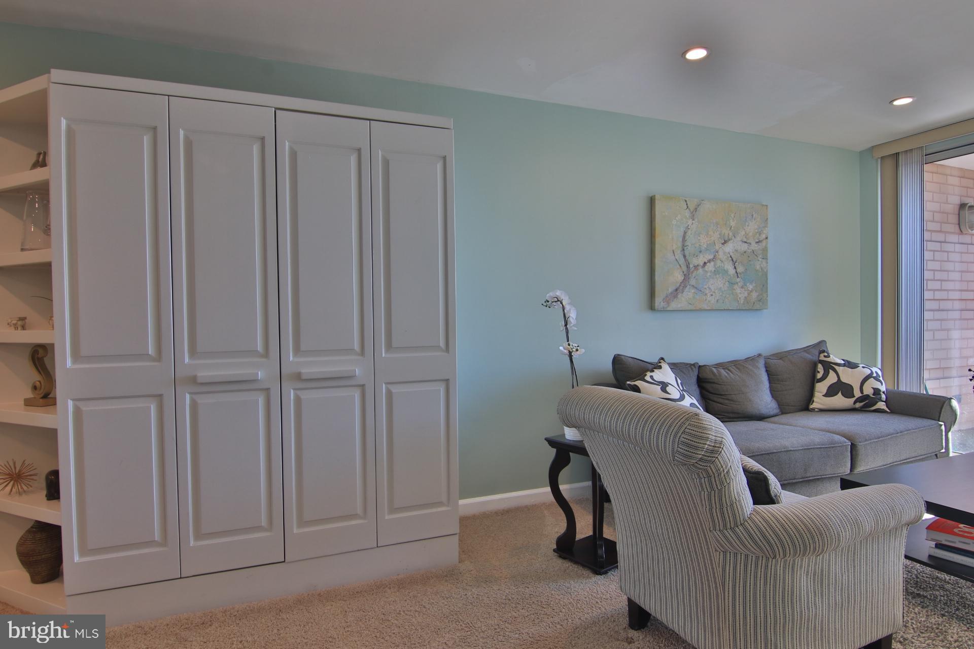 100 Harborview Drive, Unit 306 Baltimore, MD 21230 - Photo 8 of 29 Living Room