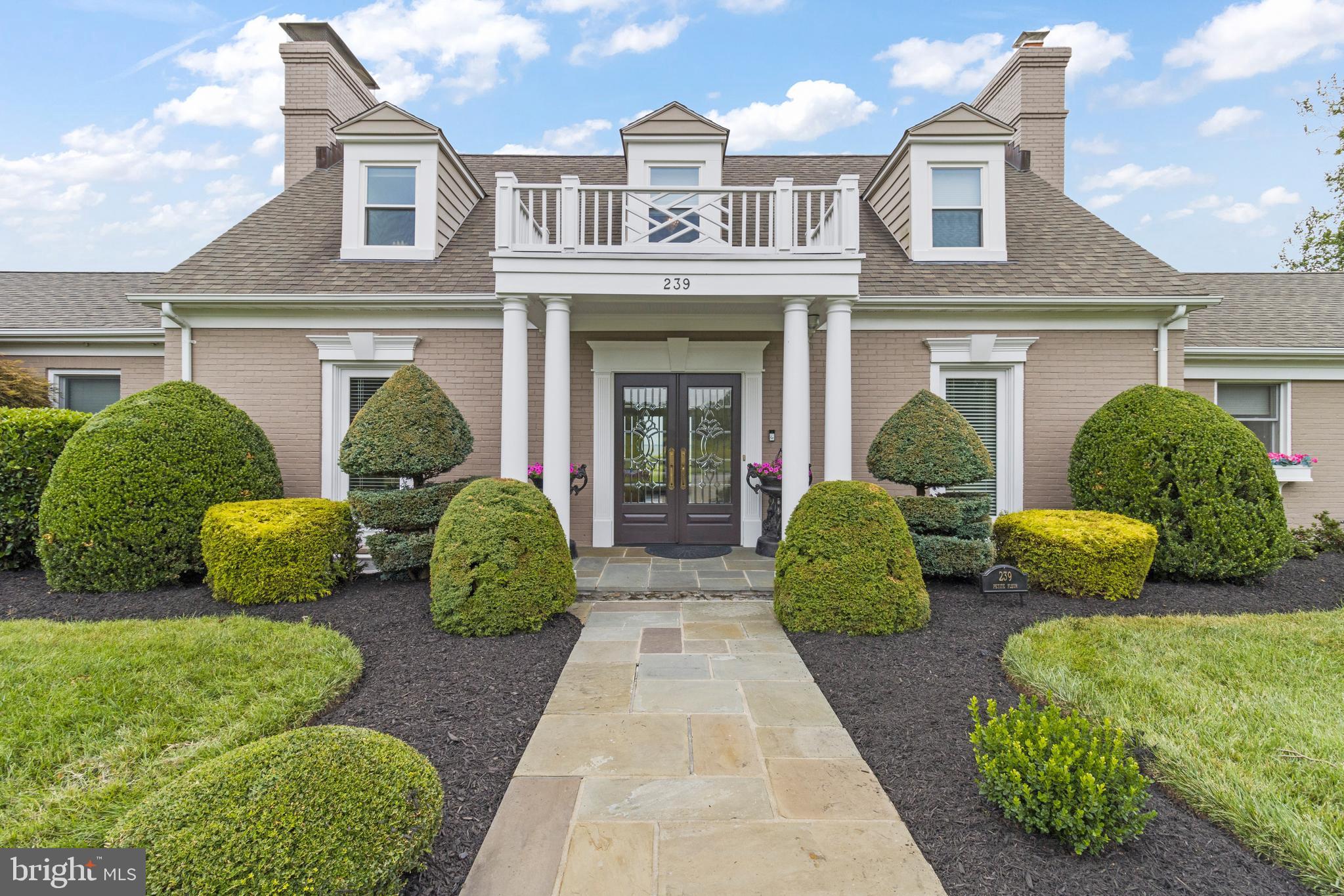 239 Bay Front Drive Pasadena, MD 21122 - Photo 4 of 33 Inviting approach and entry