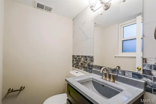 $1,870 | 710 Lexington Park, Florissant, MO 63031