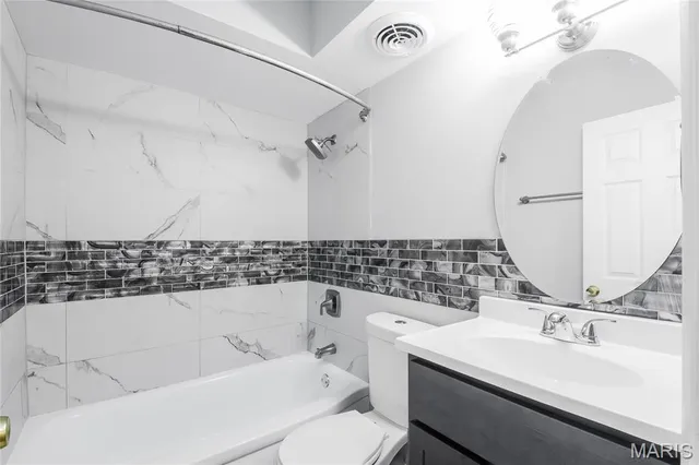 $1,870 | 710 Lexington Park, Florissant, MO 63031