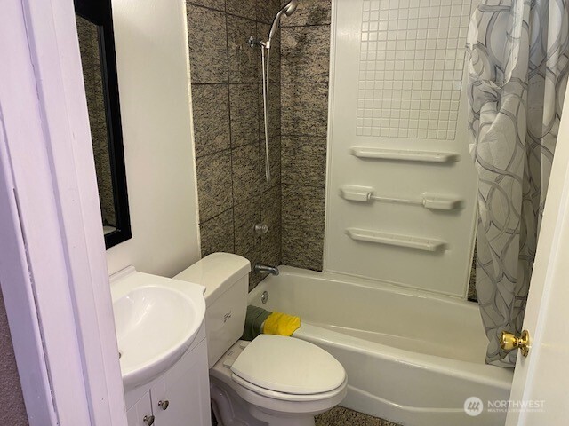 9016 Bong Loop, Unit B Moses Lake, WA 98837 - Photo 13 of 19 a bathroom with a toilet and a bathtub