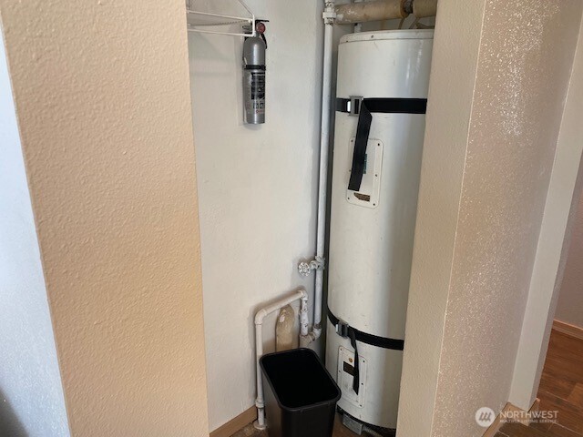 9016 Bong Loop, Unit B Moses Lake, WA 98837 - Photo 18 of 19 a bathroom with a bathtub