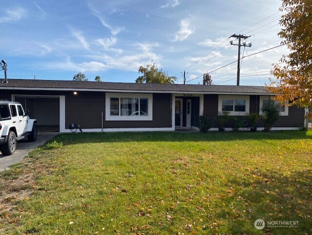 9016 Bong Loop, Unit B Moses Lake, WA 98837 - Photo 2 of 19 a front view of a house with a garden