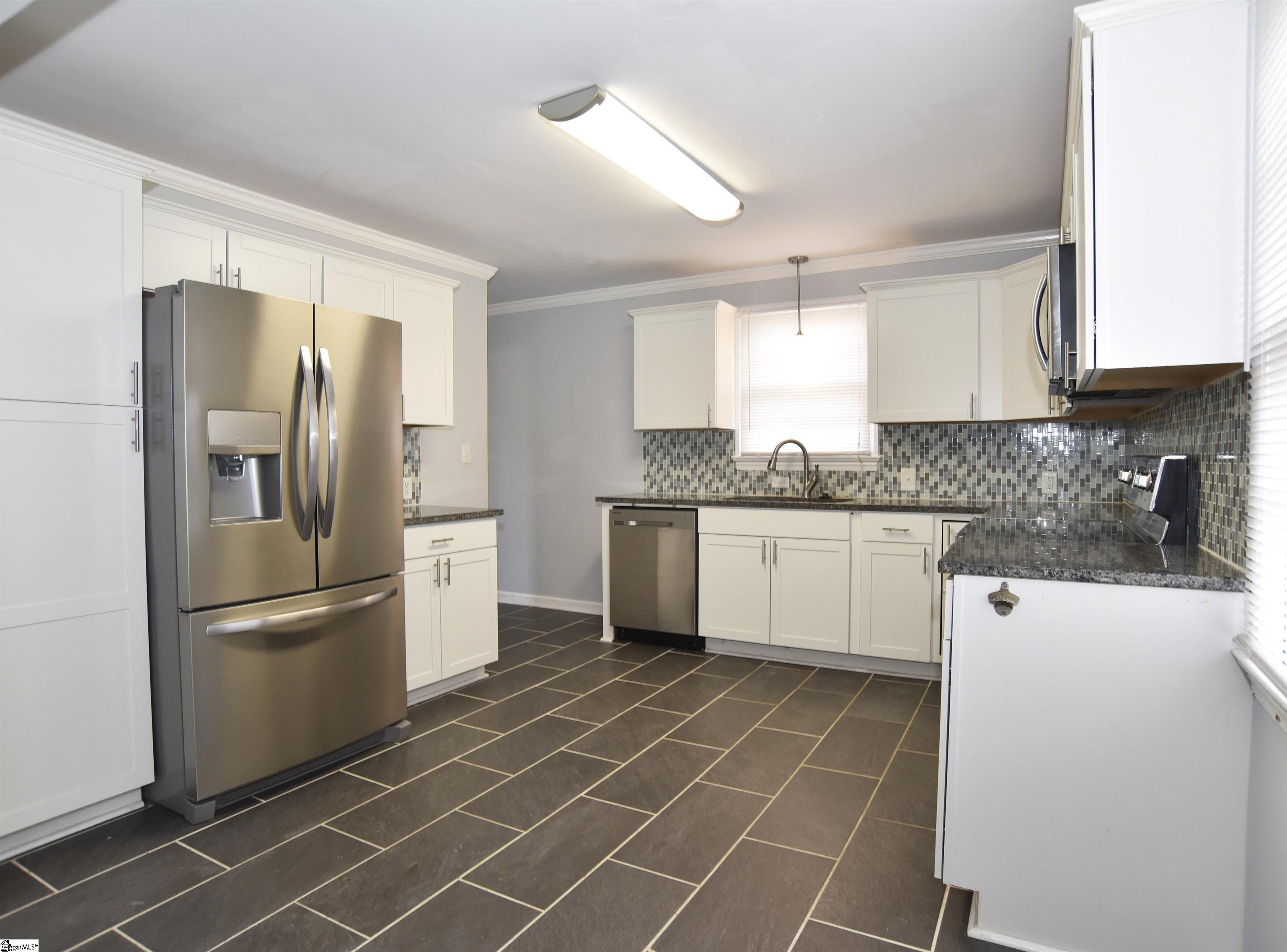 105 Rockmont Road Greenville, SC 29615 - Photo 4 of 28