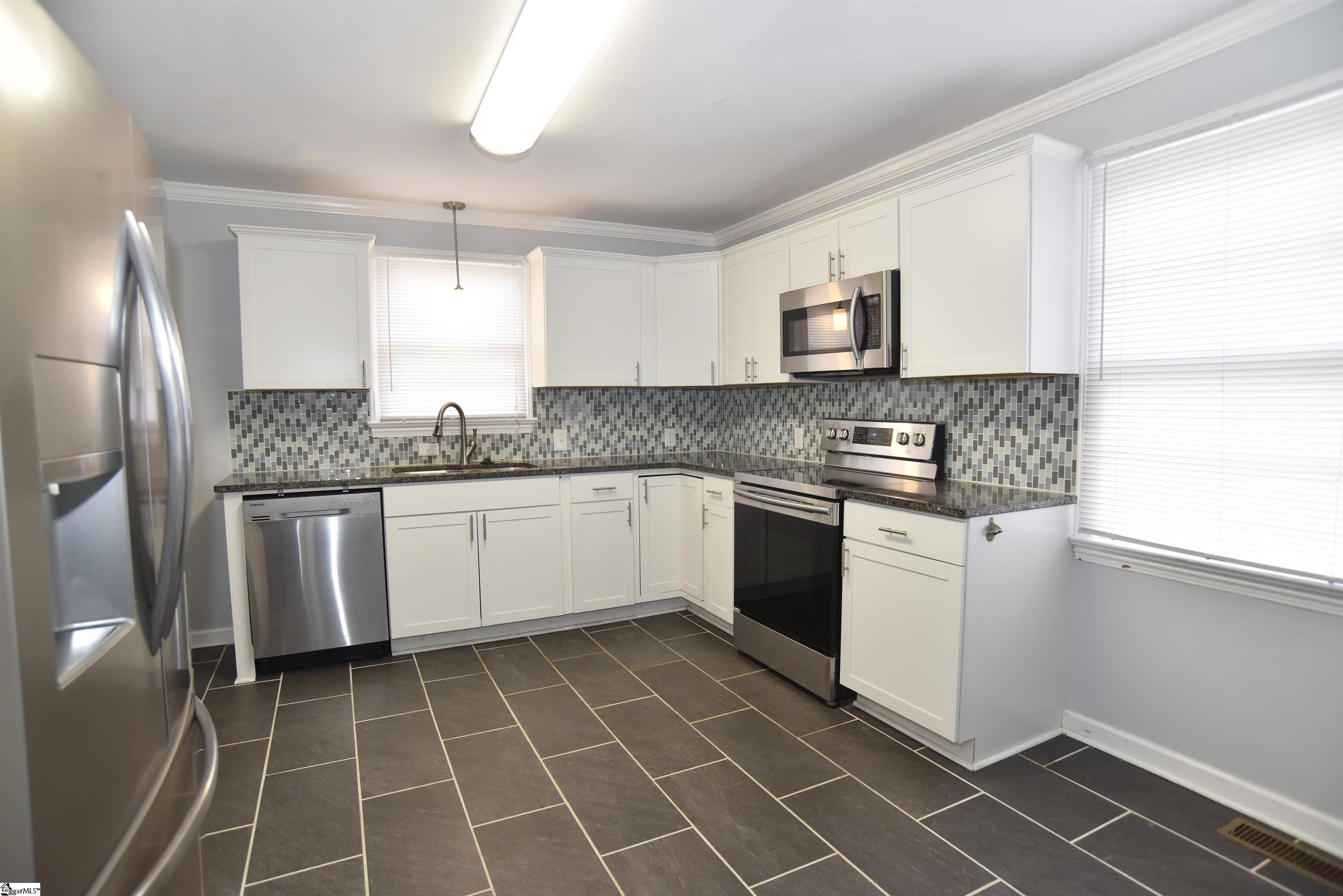 105 Rockmont Road Greenville, SC 29615 - Photo 5 of 28