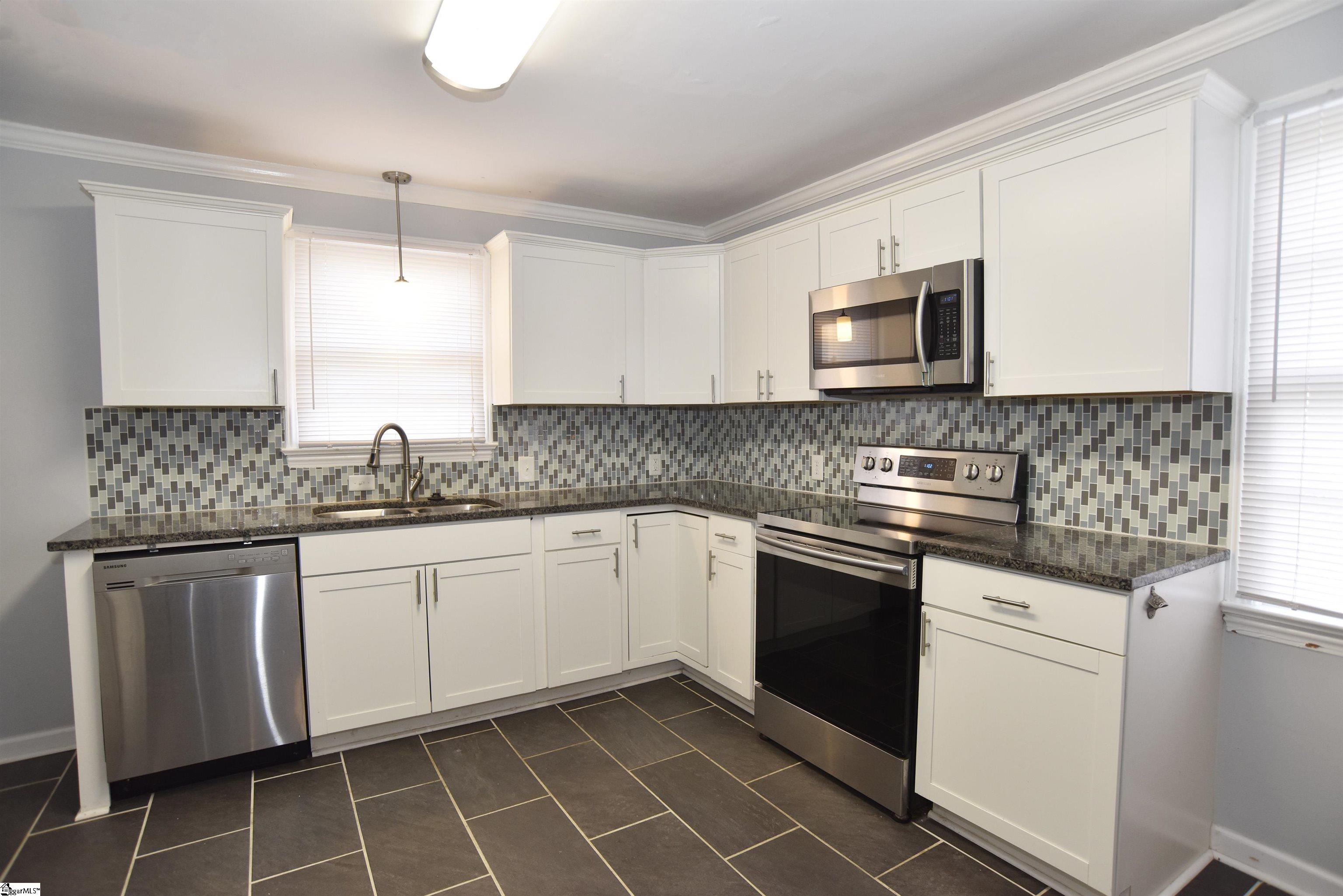 105 Rockmont Road Greenville, SC 29615 - Photo 6 of 28