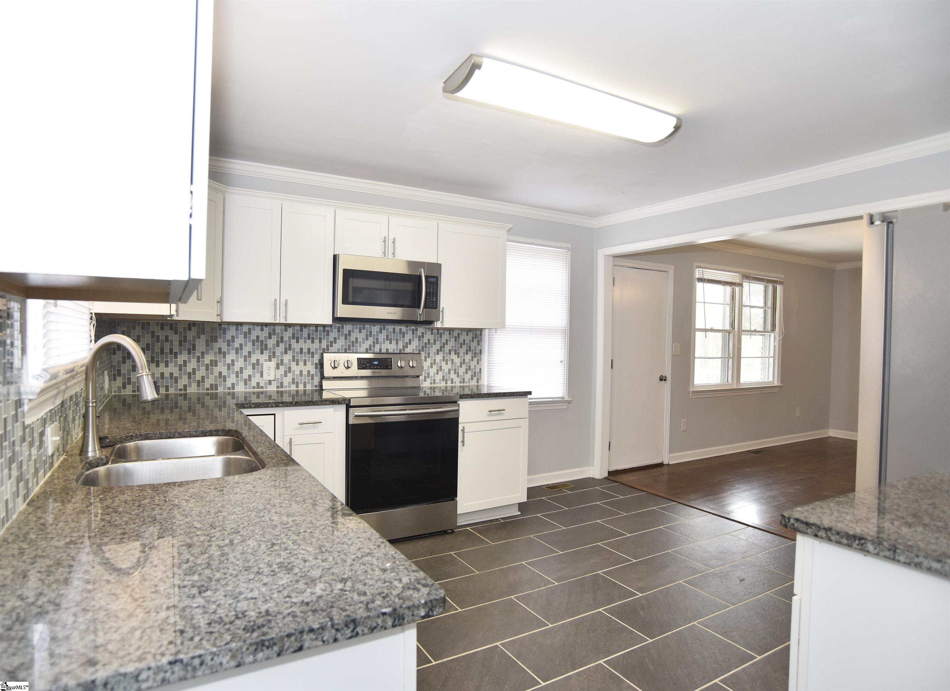 105 Rockmont Road Greenville, SC 29615 - Photo 7 of 28