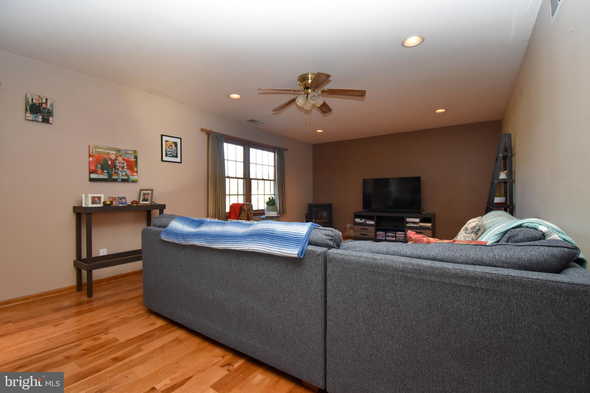 22929 Peterkins Road Georgetown, DE 19947 - Photo 2 of 34 Living Room