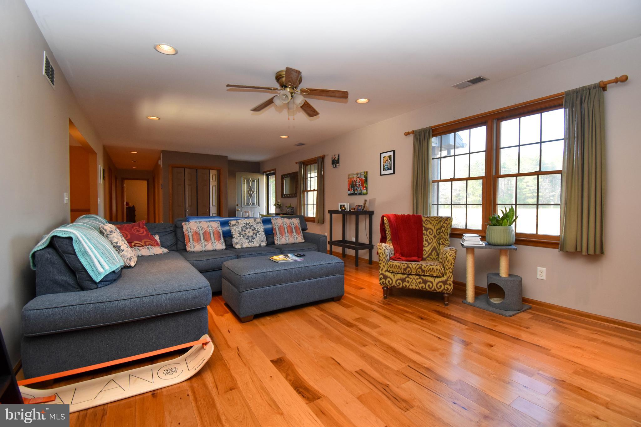 22929 Peterkins Road Georgetown, DE 19947 - Photo 6 of 34 Living Room View
