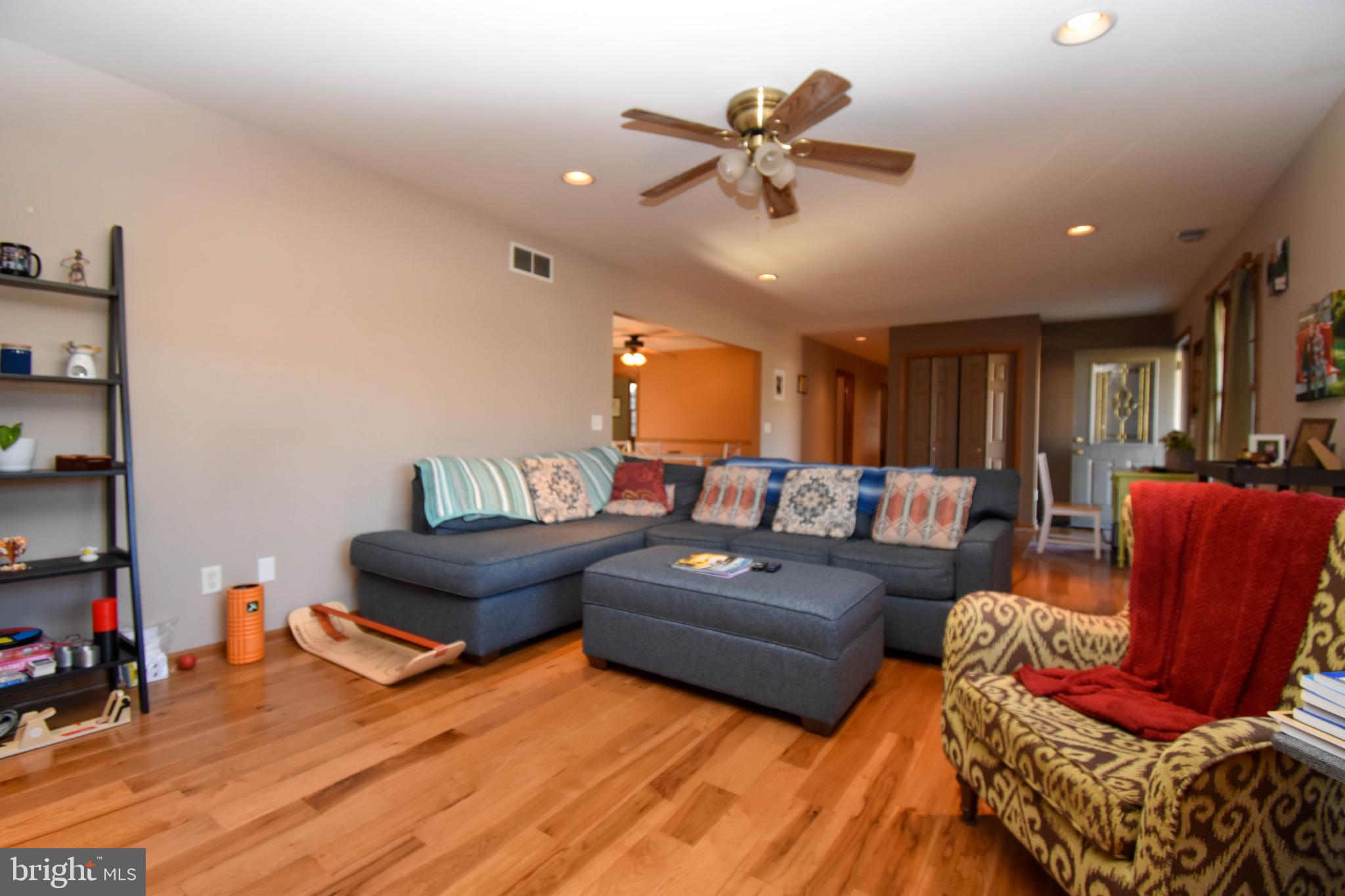 22929 Peterkins Road Georgetown, DE 19947 - Photo 7 of 34 Living Room