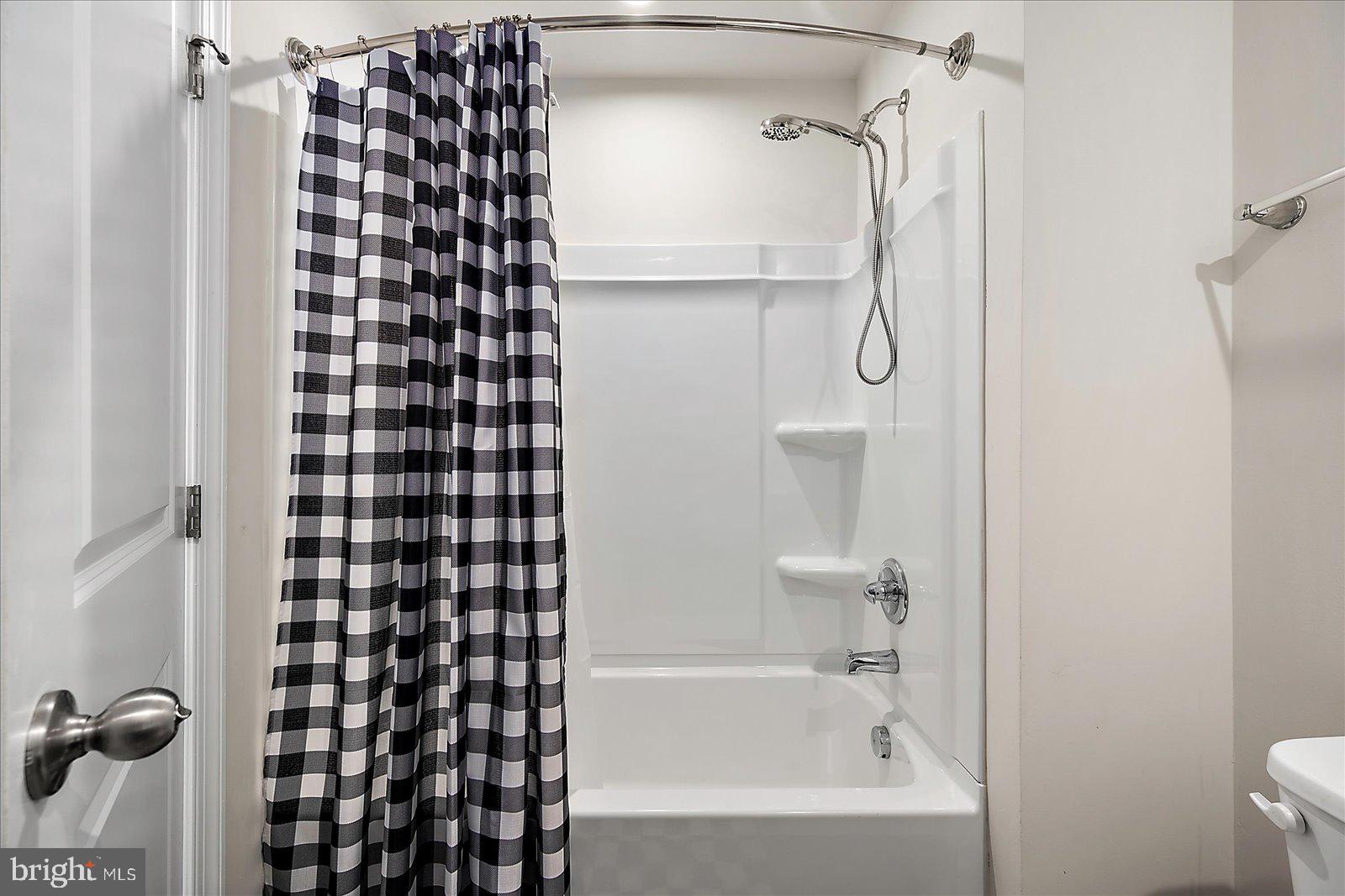 114 Mariners Way Cambridge, MD 21613 - Photo 29 of 49 Hall Bath