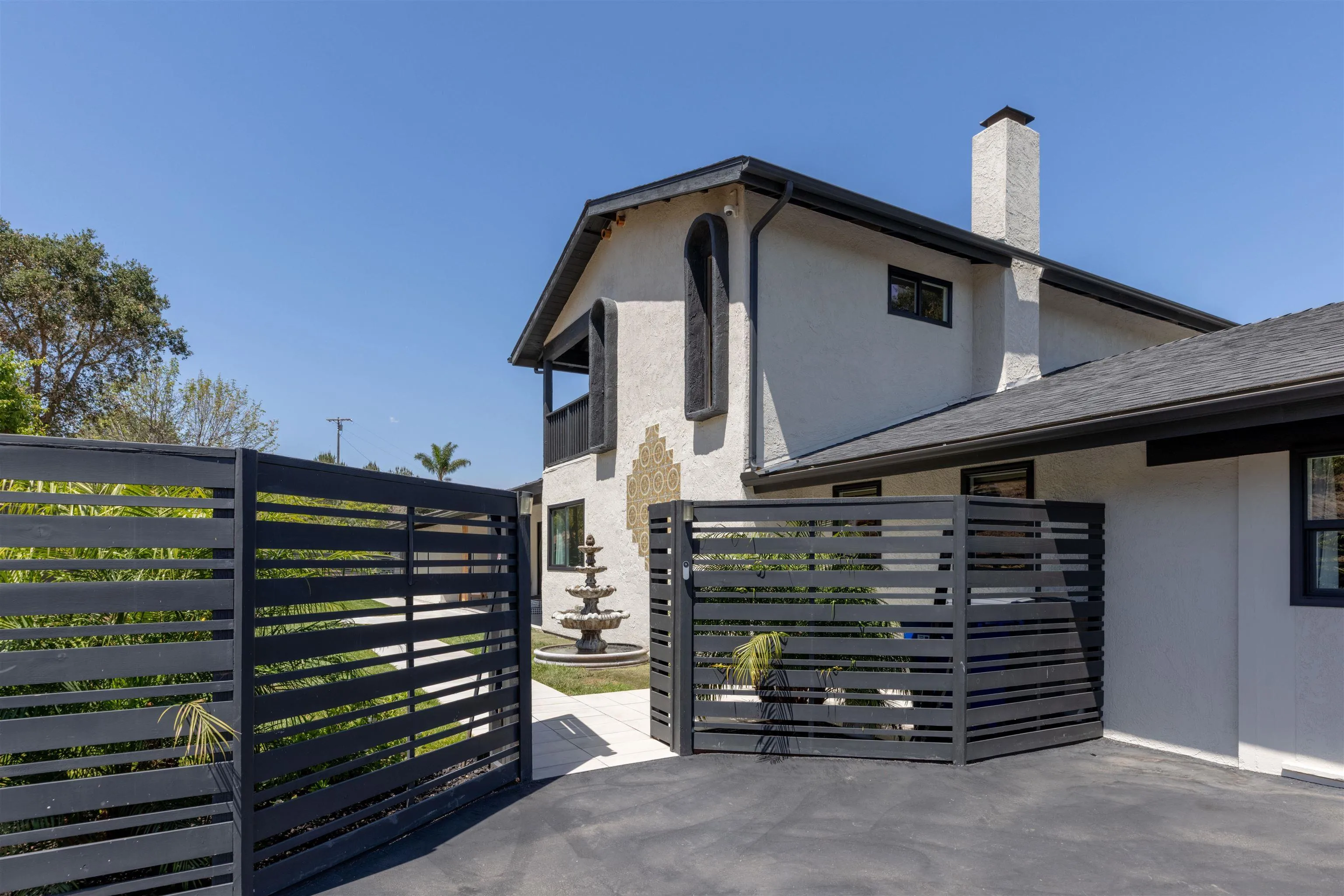 521 Rancho Camino Fallbrook, CA 92028 - Photo 6 of 72 a front view of a house with a garage