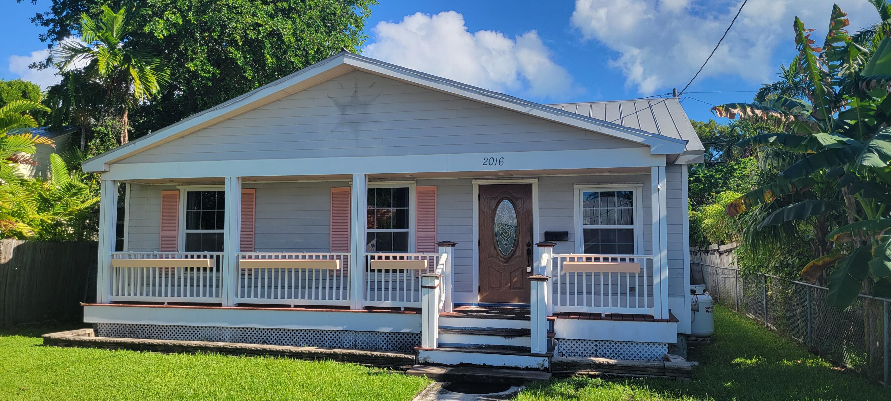 2016 Fogarty Avenue Key West, FL 33040 - Photo 3 of 28 1000010659