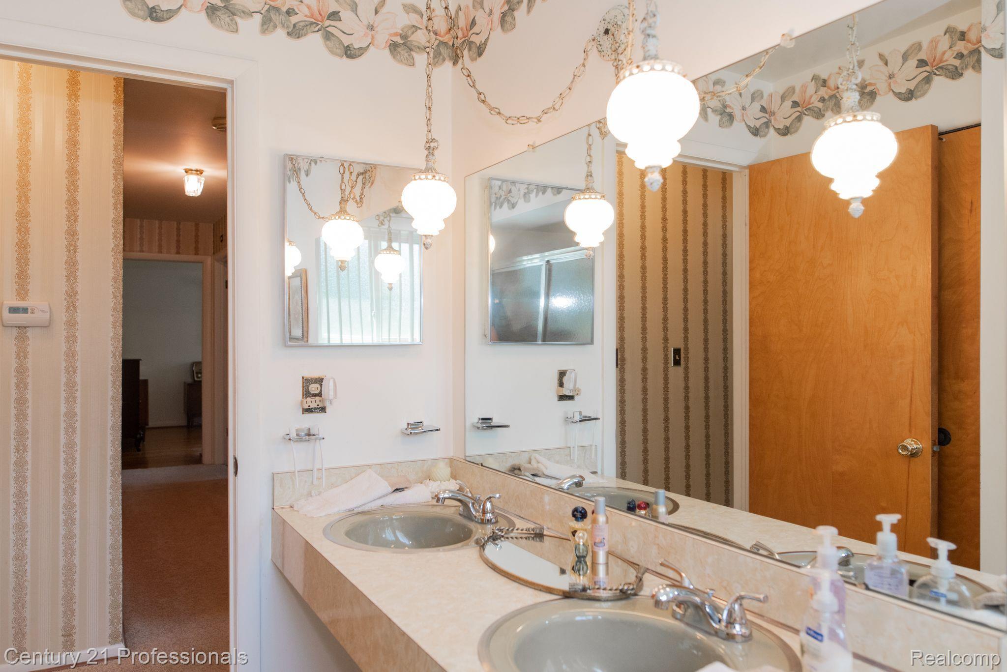 36135 Curtis Road Livonia, MI 48152 - Photo 23 of 30 Gallery Image 23
