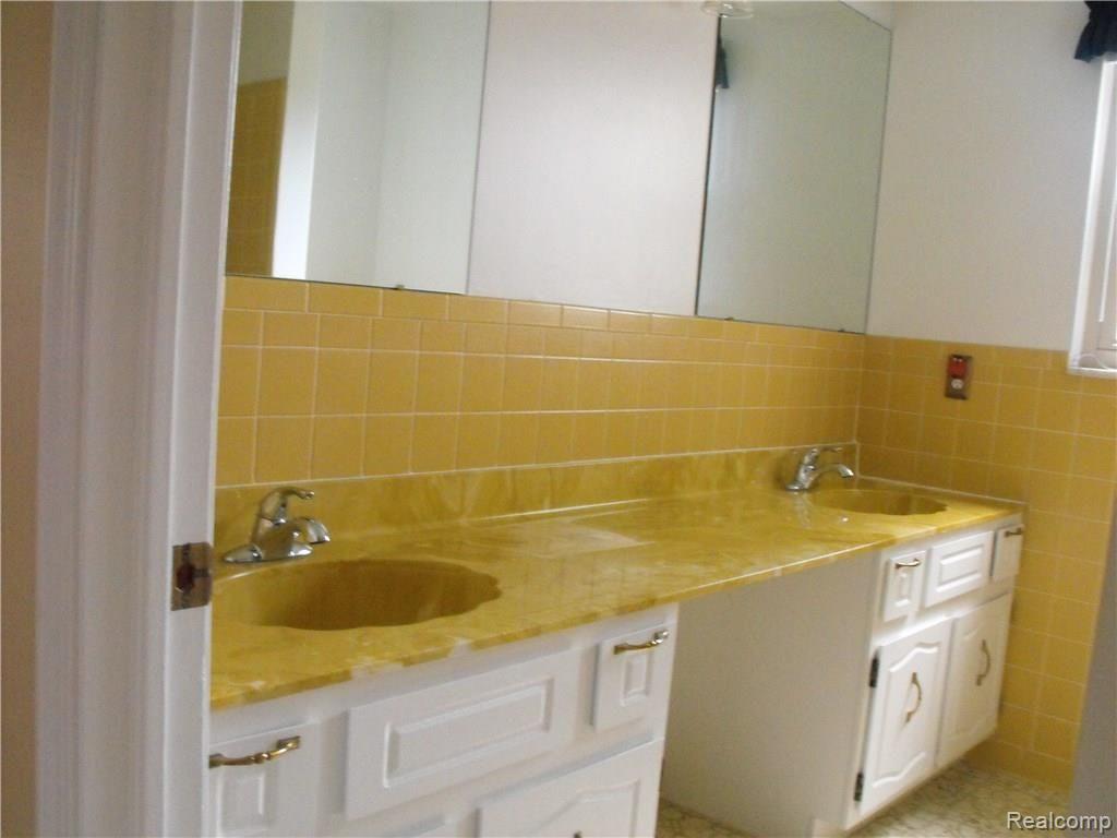 3600 Leason Road Sterling Heights, MI 48310 - Photo 29 of 60 CommonBath 1.JPG