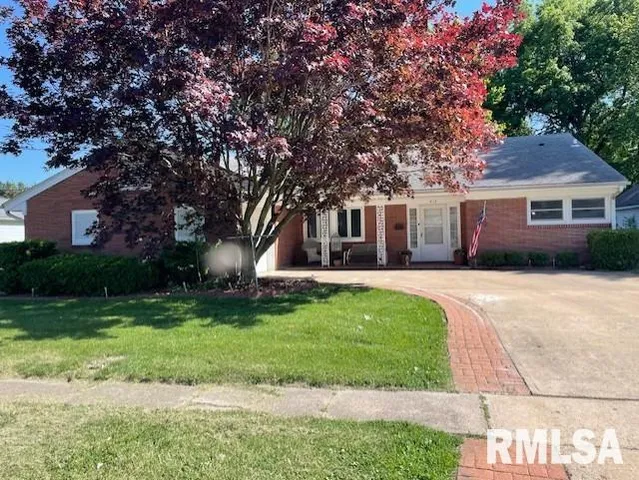 $199,900 | 413 West Grant Street, Pittsfield, IL 62363