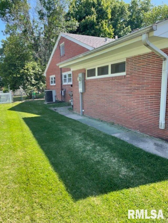 413 West Grant Street Pittsfield, IL 62363 - Photo 5 of 22