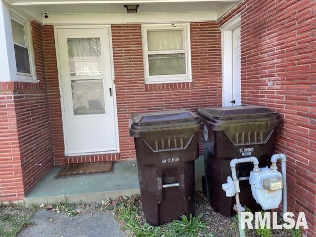 413 West Grant Street Pittsfield, IL 62363 - Photo 7 of 22