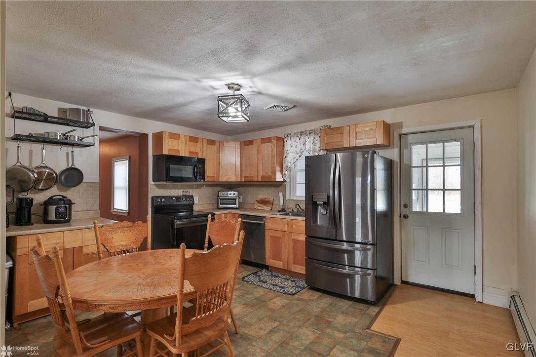 7557 Bell Gate Road Coopersburg, PA 18036 - Photo 7 of 26 Gallery Image 7