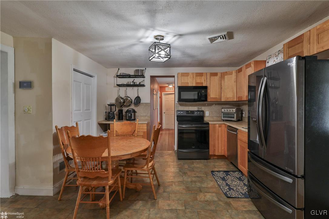 7557 Bell Gate Road Coopersburg, PA 18036 - Photo 8 of 26 Gallery Image 8