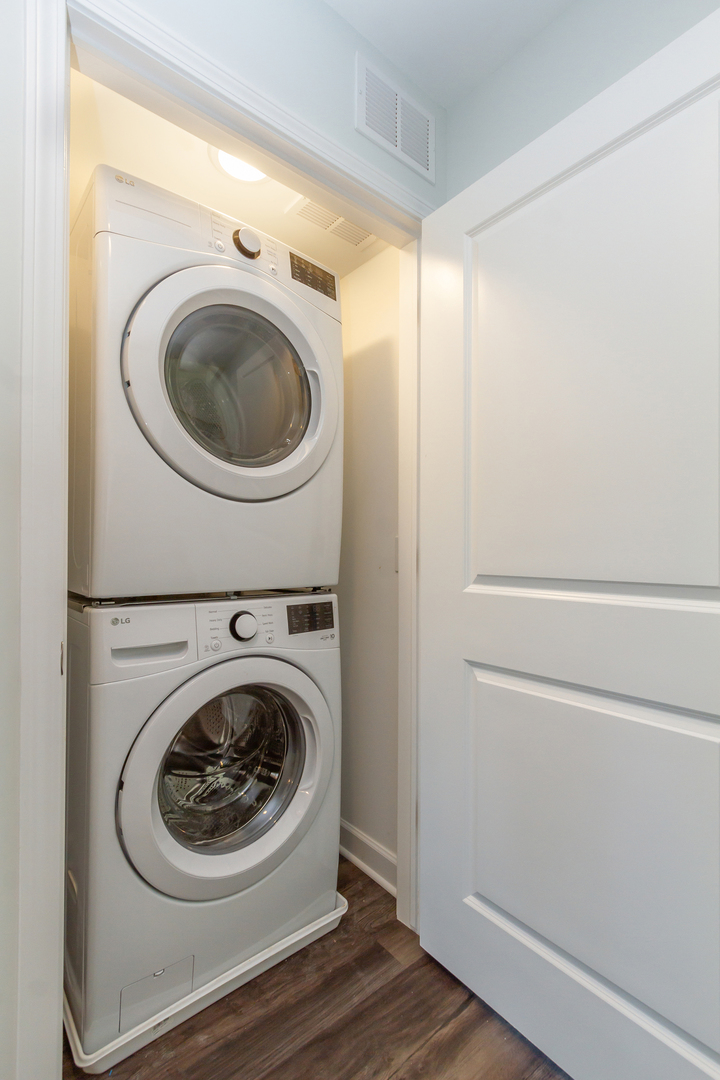1235 Shermer Road Northbrook, IL 60062 - Photo 16 of 21 a utility room with dryer and washer