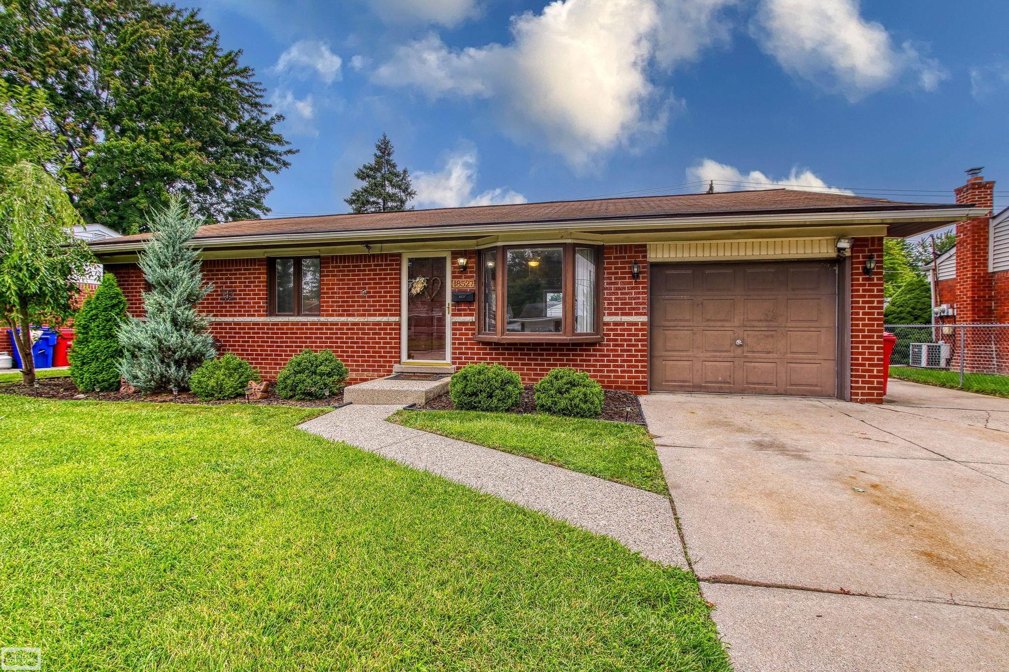 18527 Bittersweet Road Fraser, MI 48026 - Photo 4 of 46