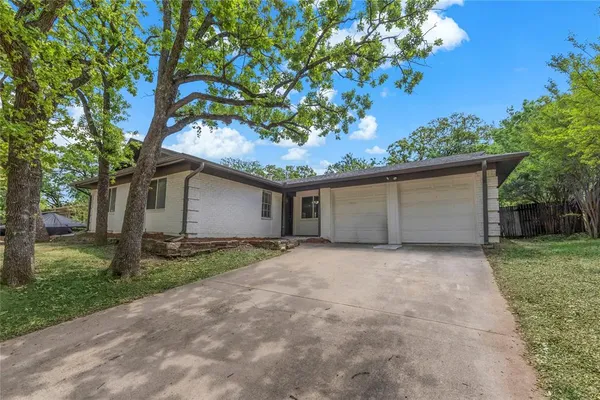$295,000 | 12 Somerset Terrace, Bedford, TX 76022