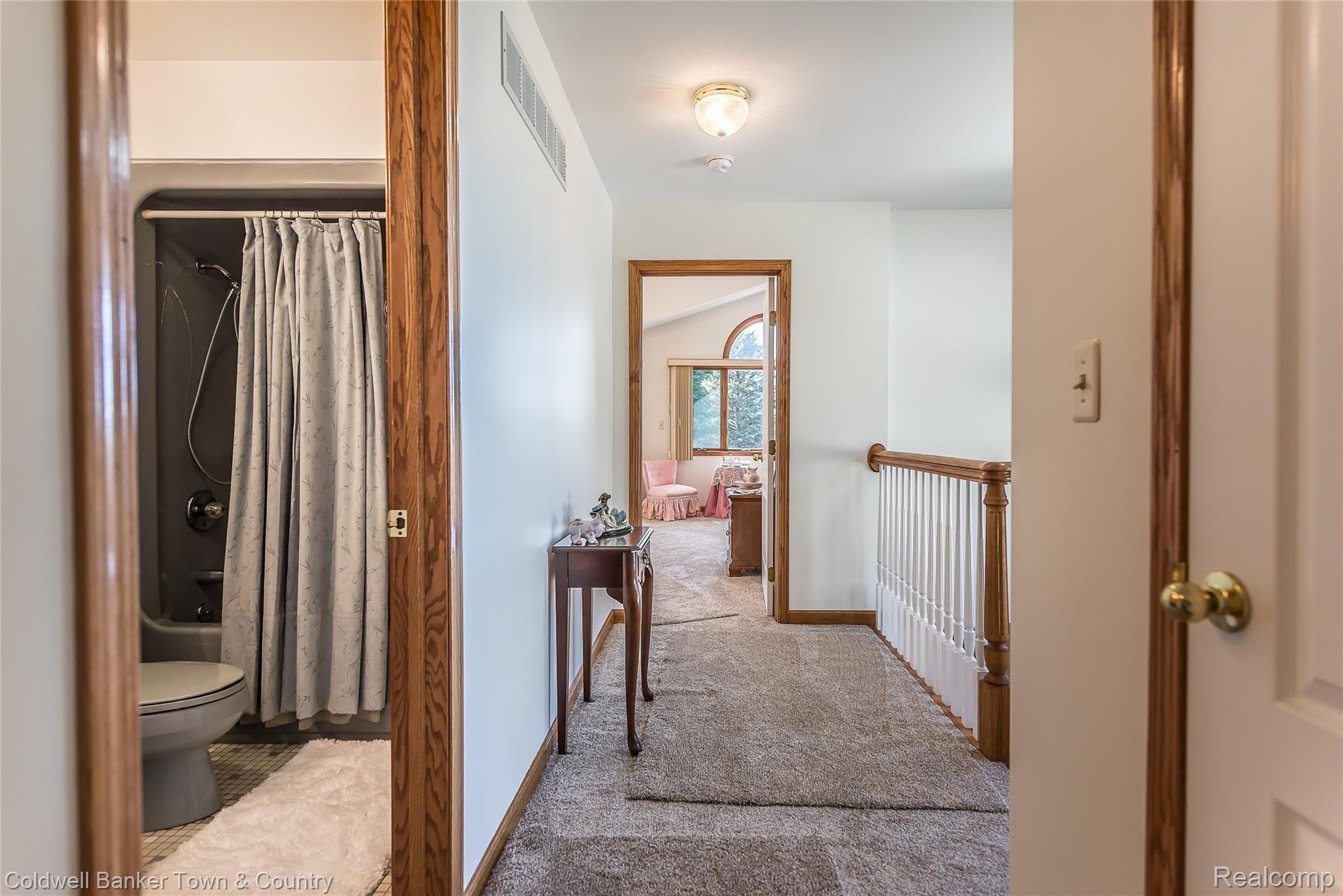 1810 North Hughes Road Howell, MI 48843 - Photo 36 of 55 DSC_25943.jpg