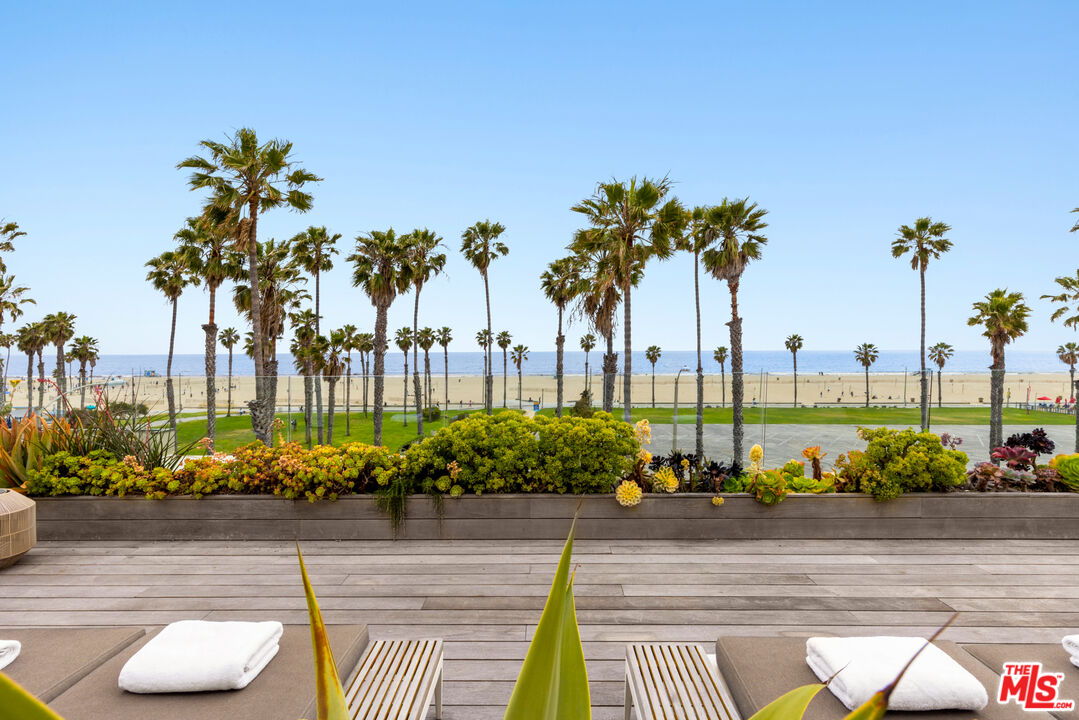 120 Hart Avenue, Santa Monica, CA 90405 Compass