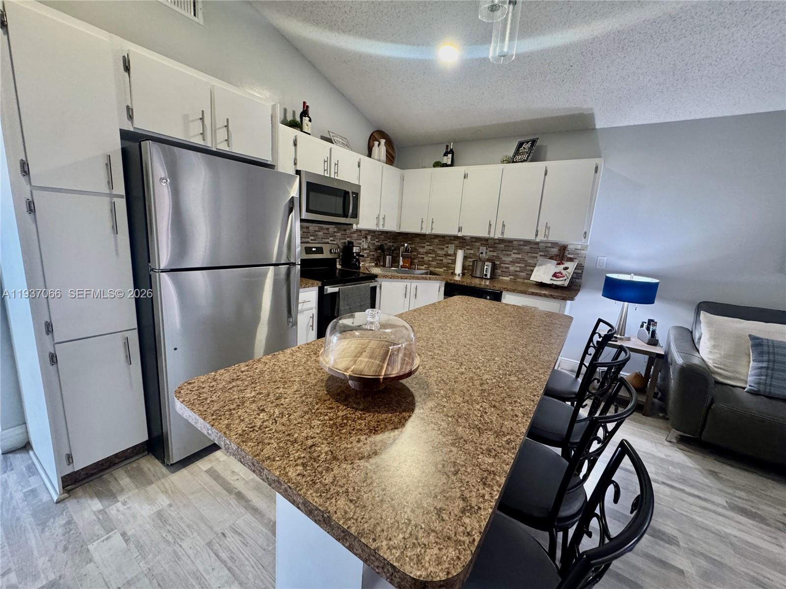 11512 Southwest 6th Street Miami, FL 33174 - Photo 5 of 17