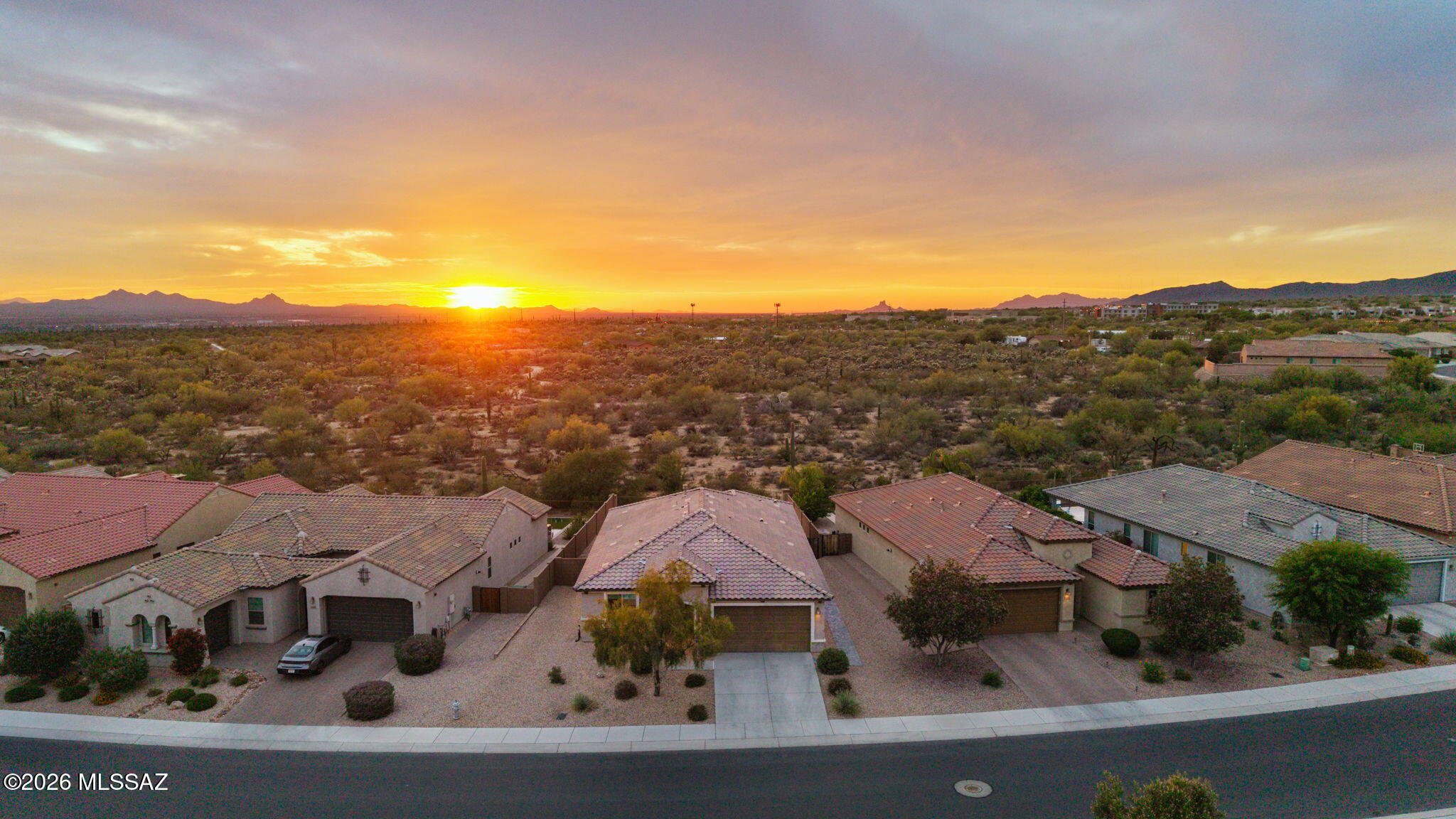 11899 North Raphael Way Tucson, AZ 85742 - Photo 6 of 36