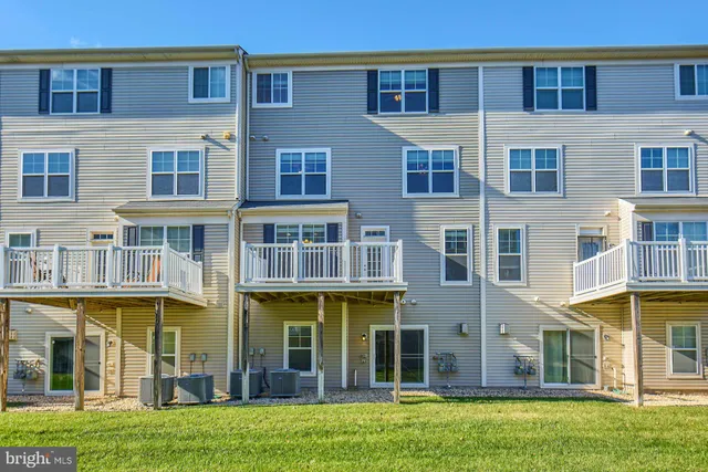 $539,990 | 25234 Orchard View Terrace, Chantilly, VA 20152