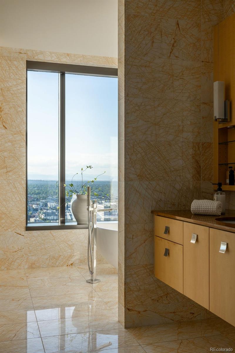 1133 14th Street, Unit 3700 Denver, CO 80202 - Photo 8 of 48 a kitchen with a window