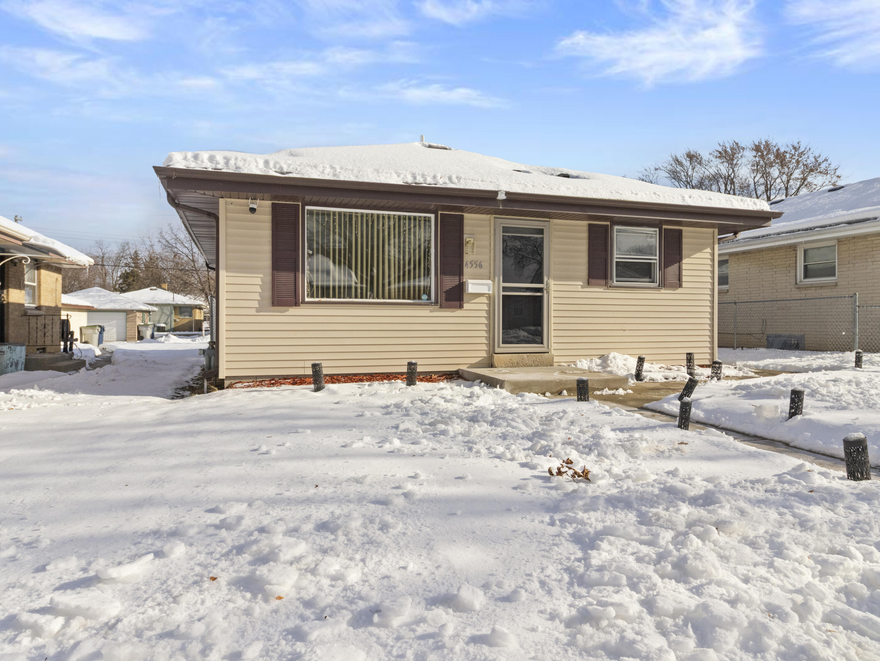 4556 North 71st Street Milwaukee, WI 53218 - Photo 2 of 28 IMG_1267 (1)