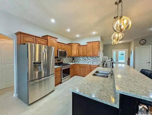 $469,900 | 216 Kisiwa Village Road, Hutchinson, KS 67502