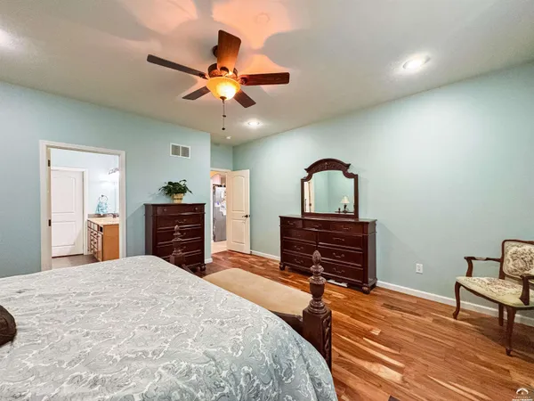 $469,900 | 216 Kisiwa Village Road, Hutchinson, KS 67502