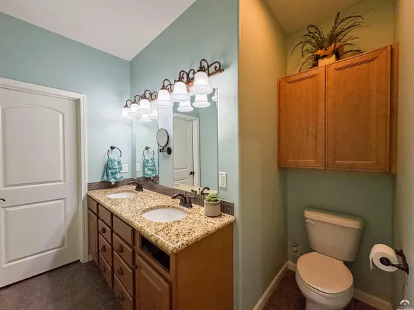 $469,900 | 216 Kisiwa Village Road, Hutchinson, KS 67502