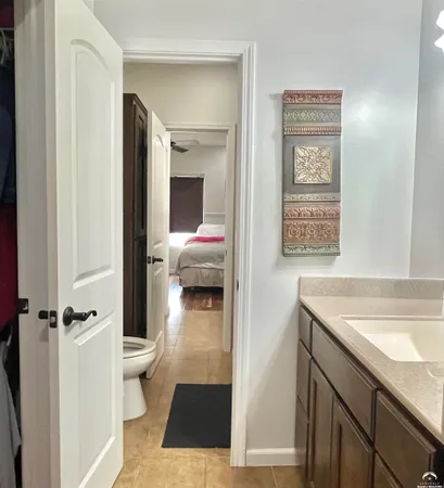 $469,900 | 216 Kisiwa Village Road, Hutchinson, KS 67502