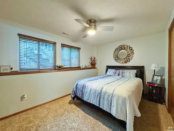 $469,900 | 216 Kisiwa Village Road, Hutchinson, KS 67502