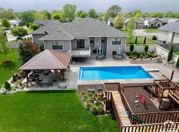 $469,900 | 216 Kisiwa Village Road, Hutchinson, KS 67502