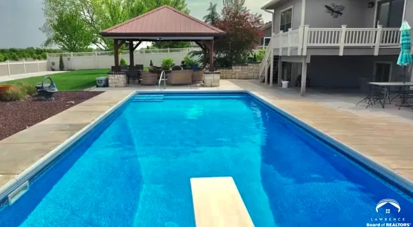 $469,900 | 216 Kisiwa Village Road, Hutchinson, KS 67502