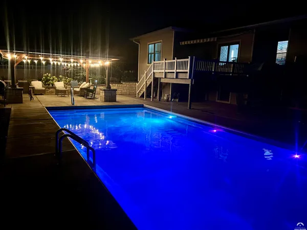 $469,900 | 216 Kisiwa Village Road, Hutchinson, KS 67502