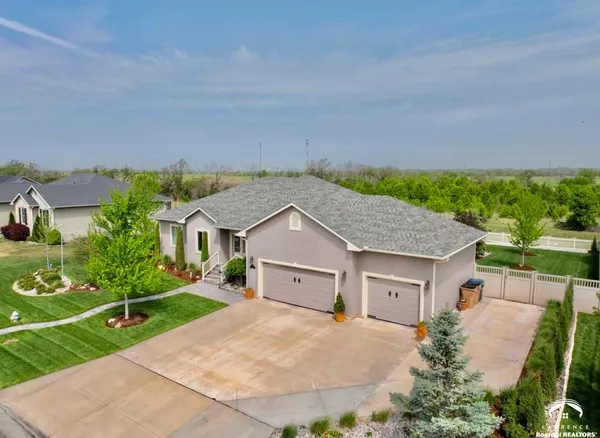 $469,900 | 216 Kisiwa Village Road, Hutchinson, KS 67502