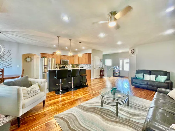 $469,900 | 216 Kisiwa Village Road, Hutchinson, KS 67502