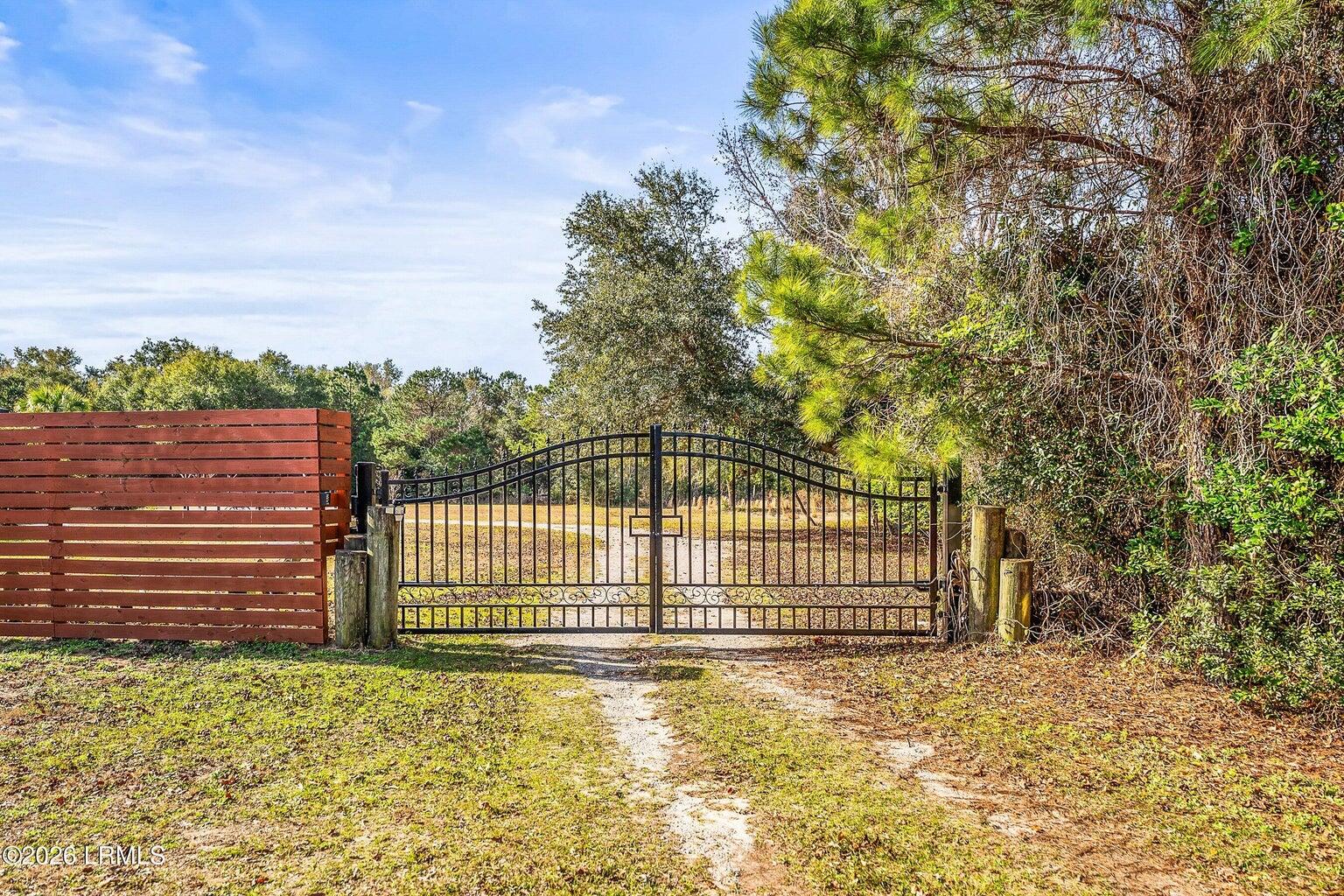 70 Nathan Pope Road St. Helena Island, SC 29920 - Photo 4 of 71 20260114183322462208000000-o